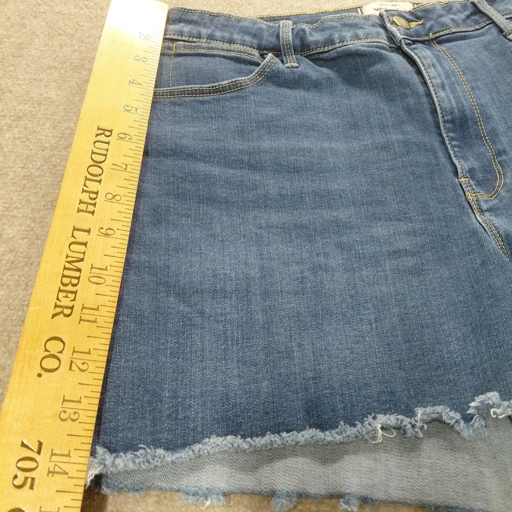 Wrangler Frayed Raw Hem Jean Shorts Size 34 Fits 30